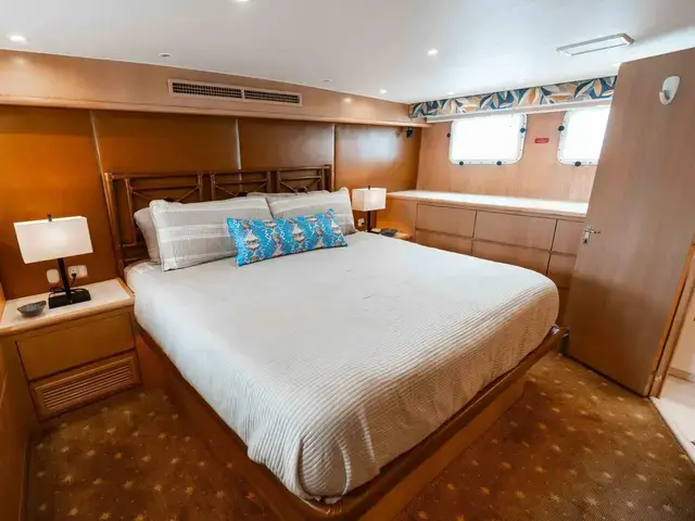 Hatteras Sport Deck Motor Yacht