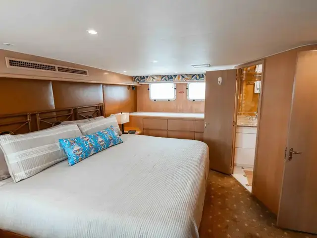 Hatteras Sport Deck Motor Yacht