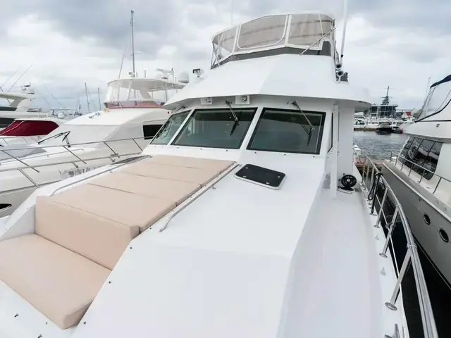 Hatteras Sport Deck Motor Yacht