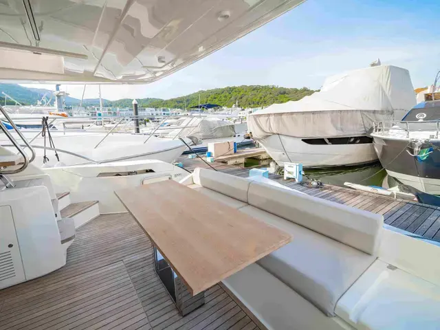 Ferretti Yachts 550