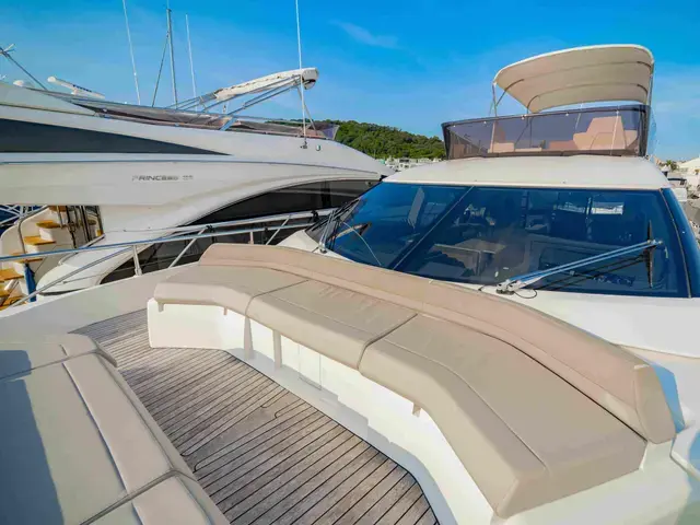 Ferretti Yachts 550