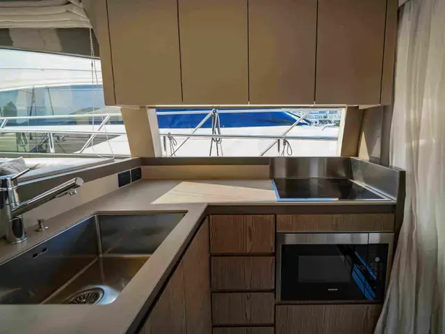 Ferretti Yachts 550