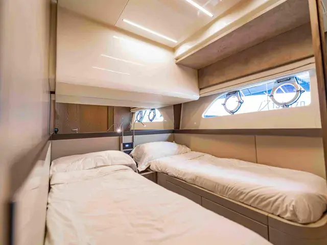 Ferretti Yachts 550