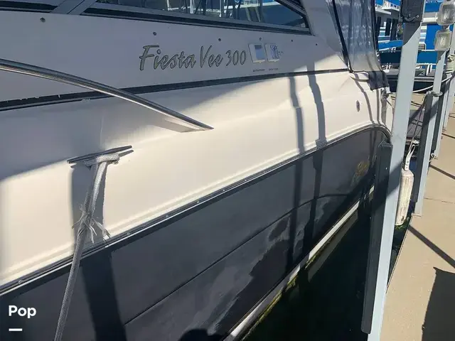 Rinker 300 Fiesta Vee