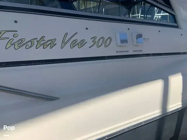 Rinker 300 Fiesta Vee