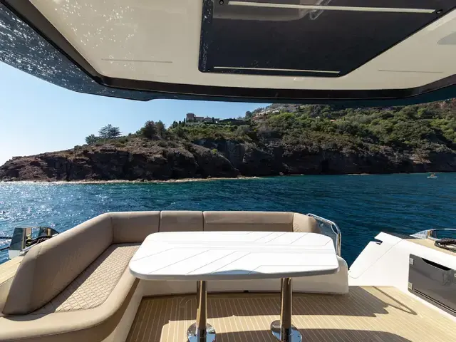 Galeon 560 fly