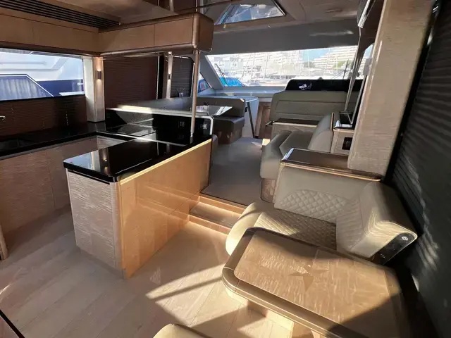 Galeon 560 fly