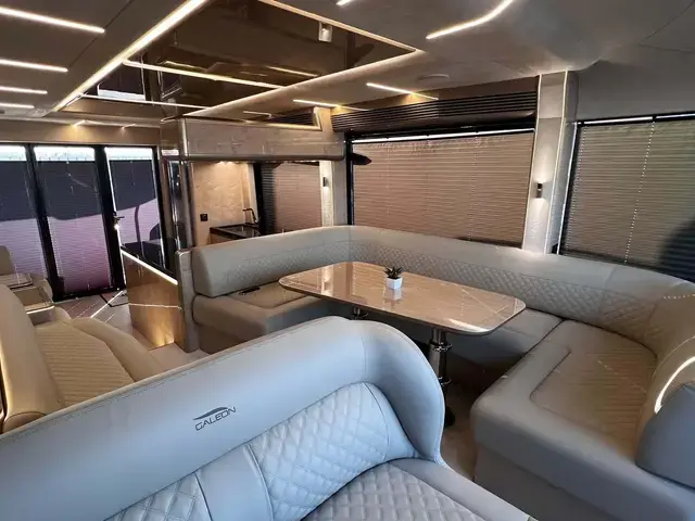 Galeon 560 fly