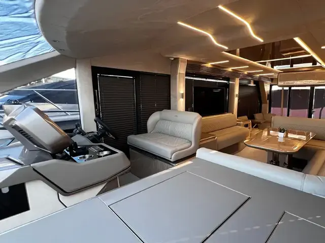 Galeon 560 fly