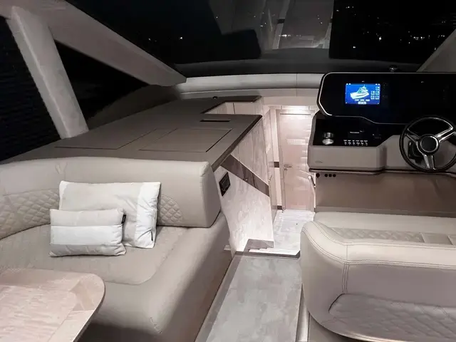 Galeon 560 fly