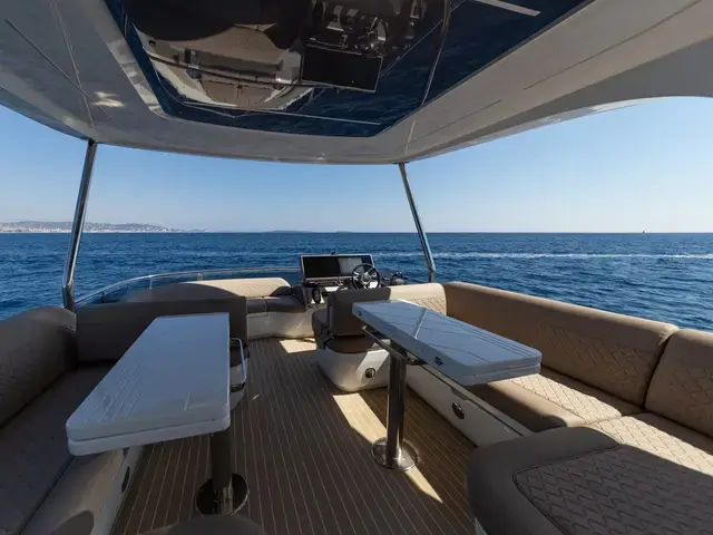 Galeon 560 fly