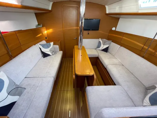 2012 Jeanneau sun odyssey 379