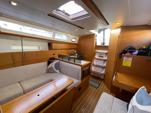 2012 Jeanneau sun odyssey 379