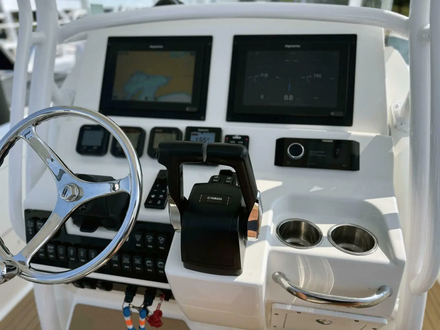 2006 Edgewater 318 center console