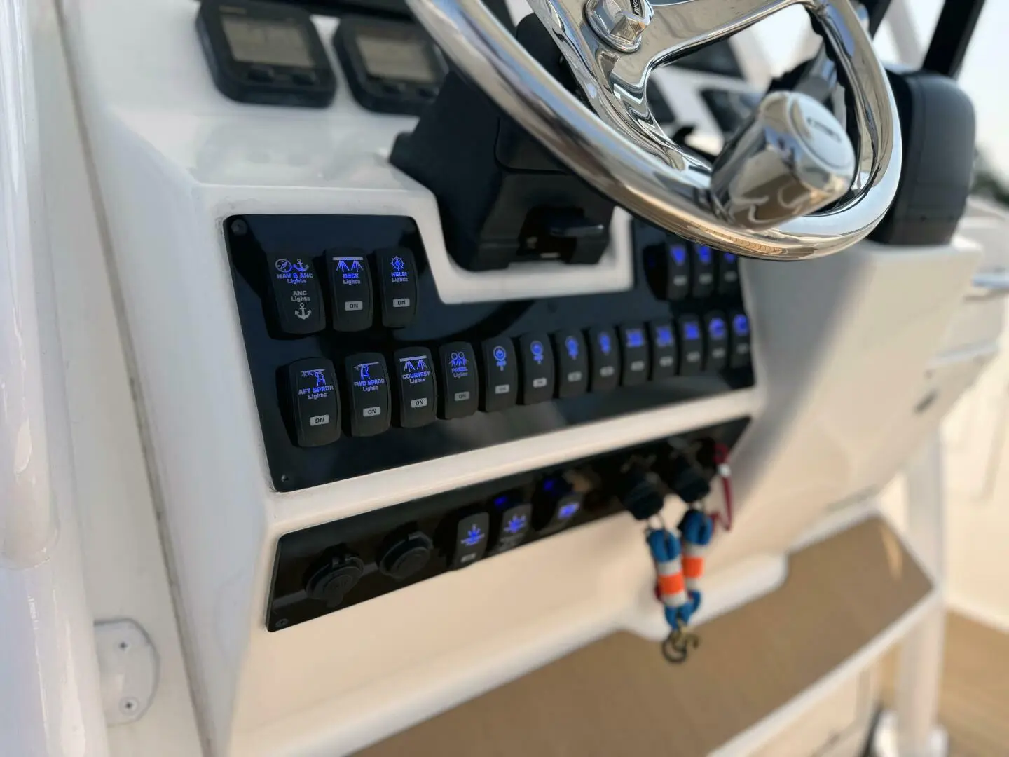 2006 Edgewater 318 center console