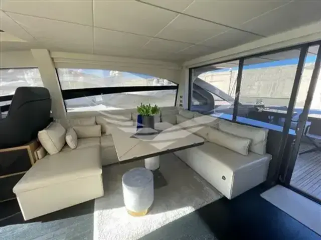 Pershing 70