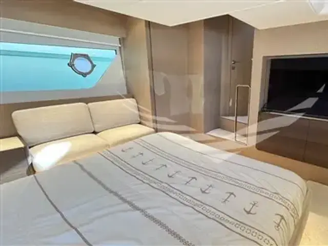 Ferretti Yachts 500