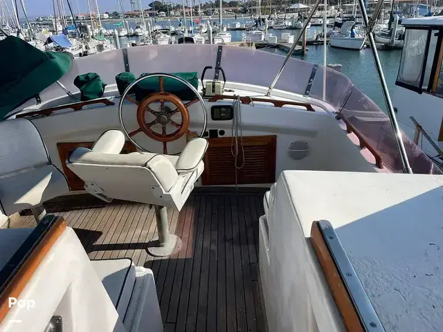 Trader 43 Double Cabin