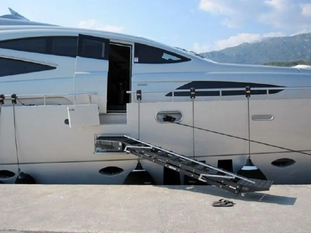 2010 Pershing 115