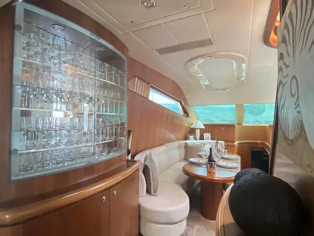 Elegance Yachts 68