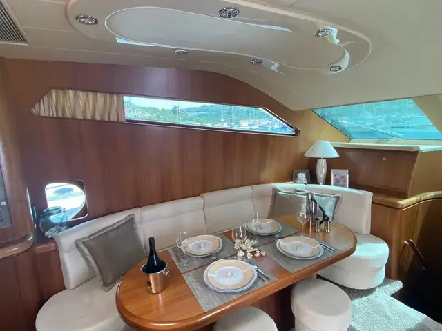 Elegance Yachts 68