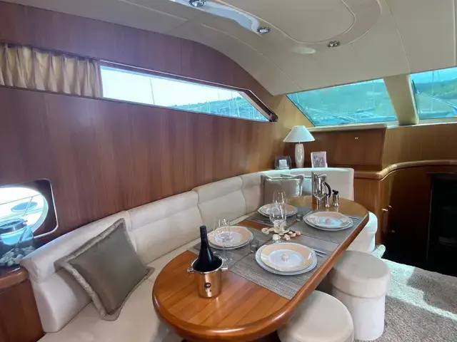 Elegance Yachts 68