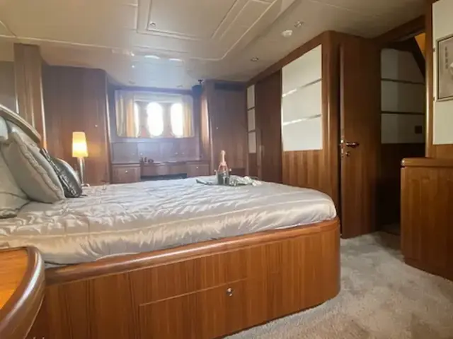 Elegance Yachts 68