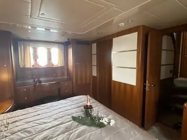 Elegance Yachts 68