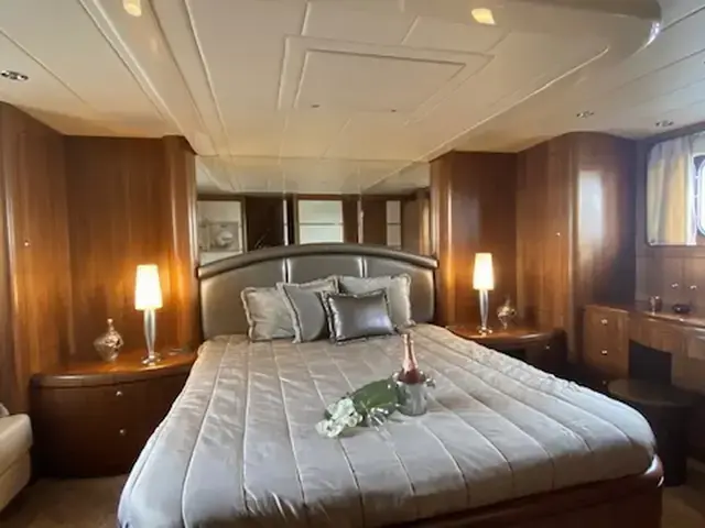 Elegance Yachts 68