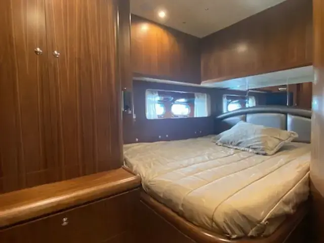 Elegance Yachts 68