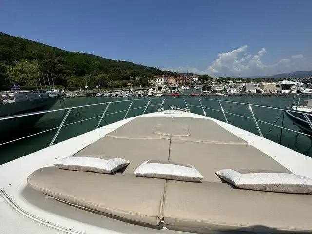 Mangusta 72