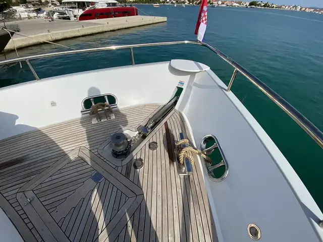 Elegance Yachts 70