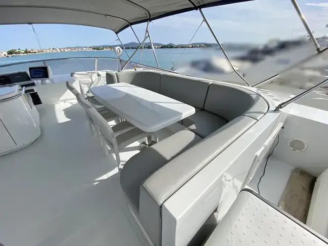 Elegance Yachts 70