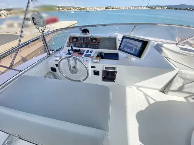 Elegance Yachts 70