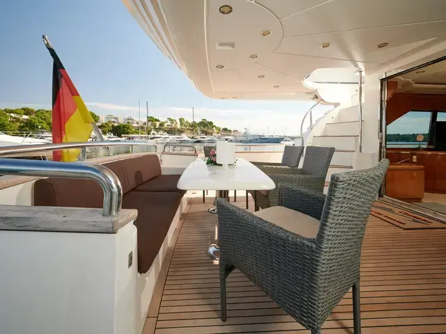 Elegance Yachts 76