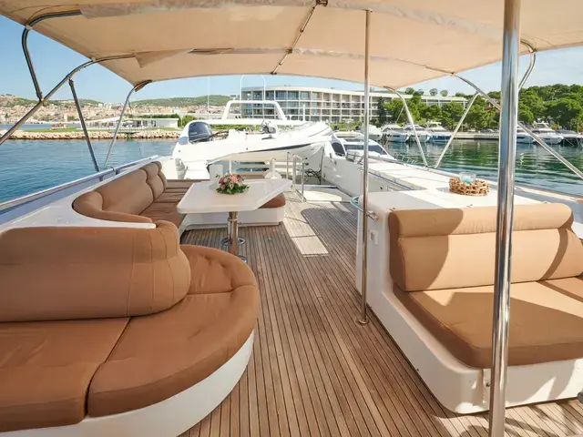 Elegance Yachts 76