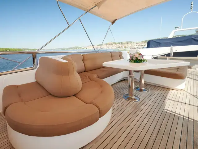 Elegance Yachts 76