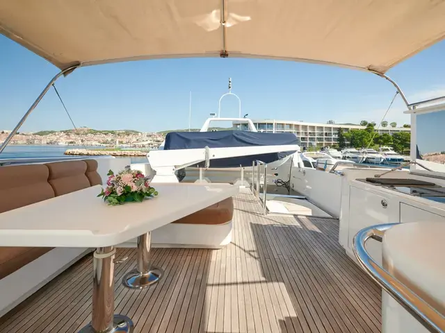 Elegance Yachts 76