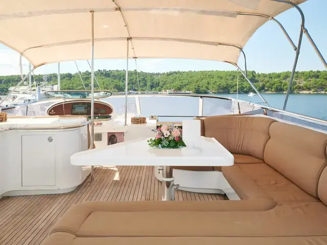 Elegance Yachts 76