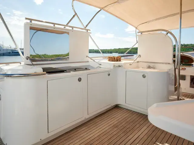 Elegance Yachts 76