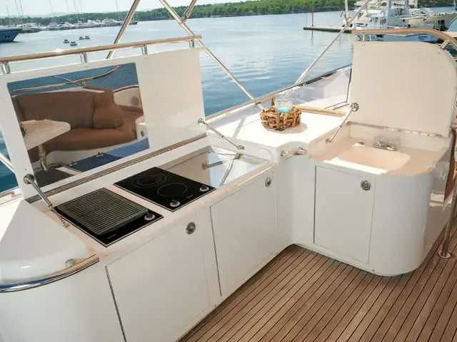 Elegance Yachts 76