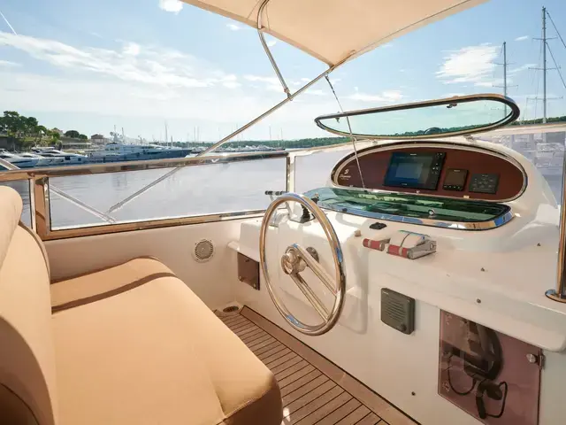 Elegance Yachts 76