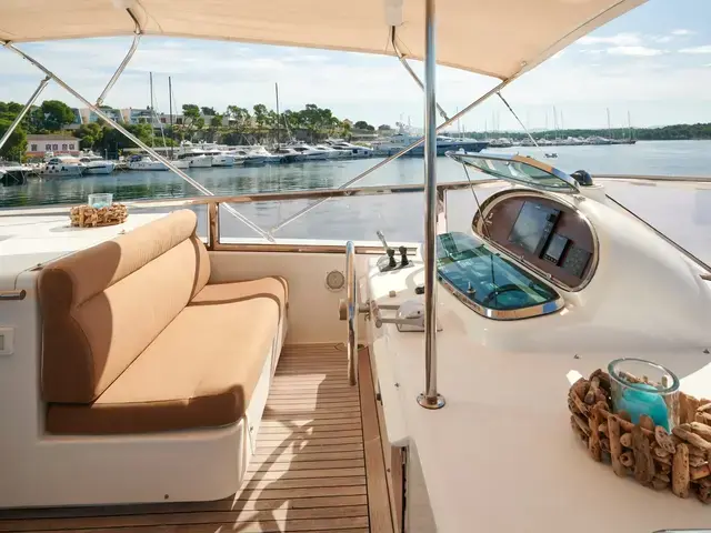 Elegance Yachts 76