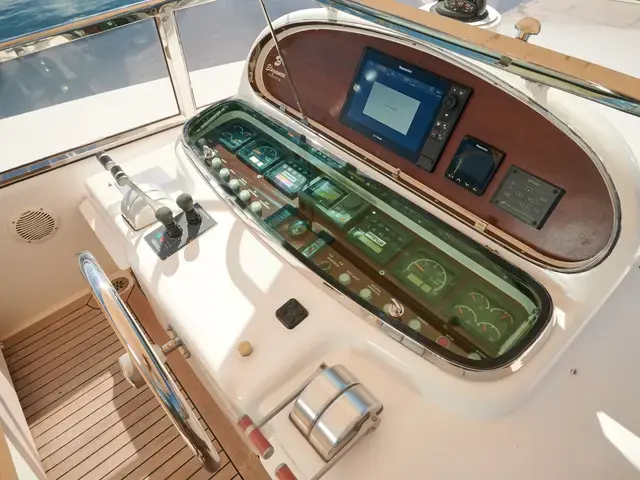 Elegance Yachts 76