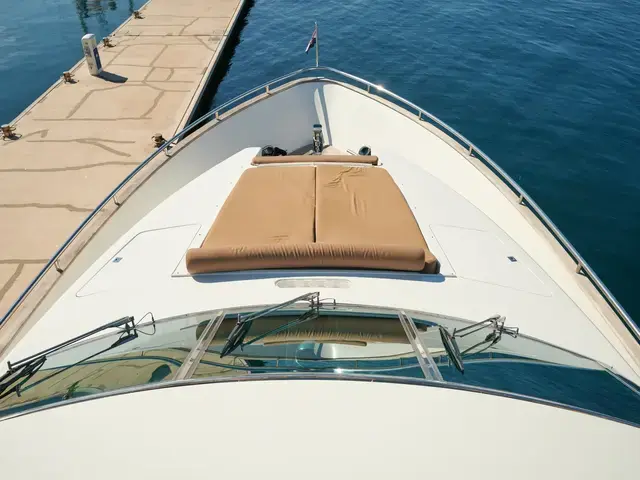 Elegance Yachts 76