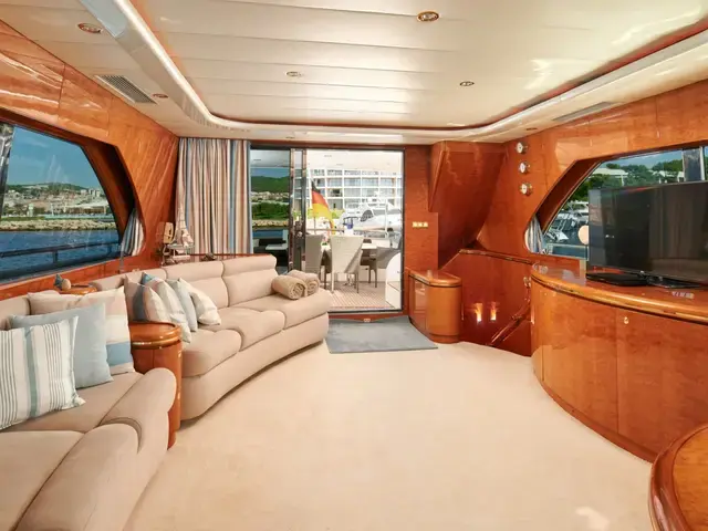 Elegance Yachts 76