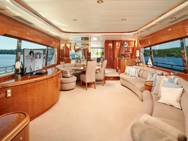 Elegance Yachts 76