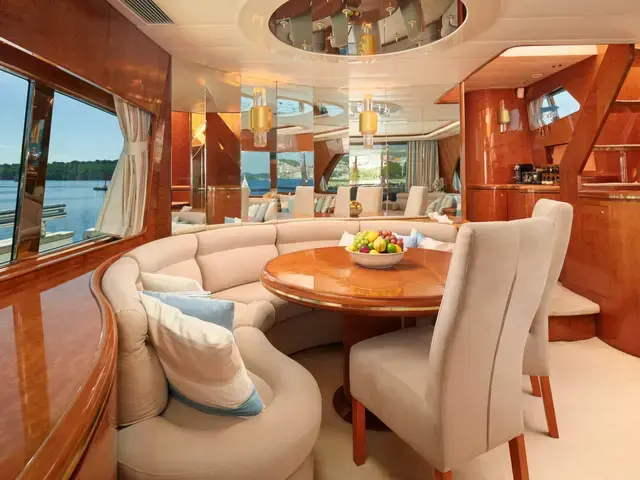 Elegance Yachts 76