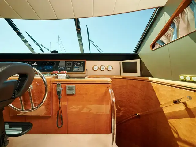 Elegance Yachts 76