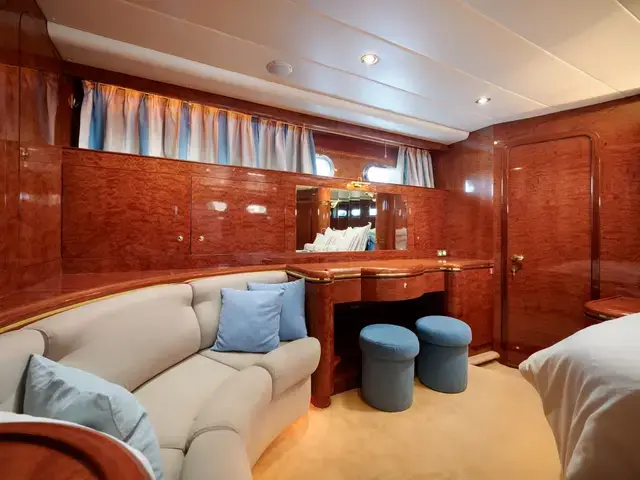 Elegance Yachts 76